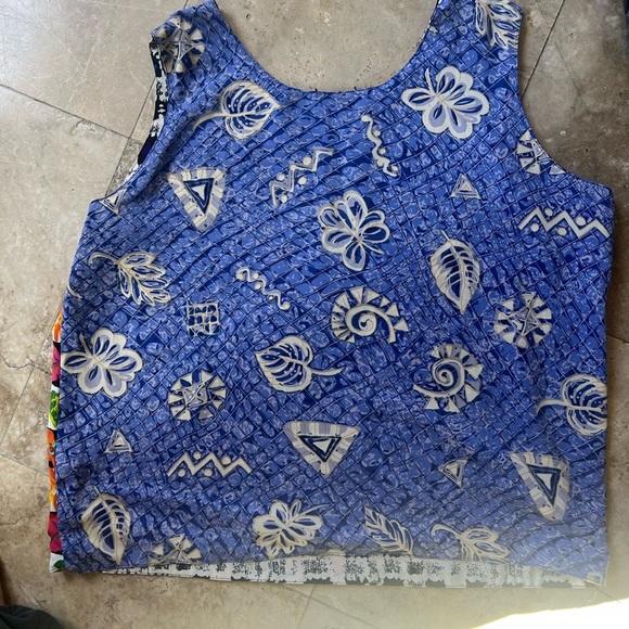 Ladies, XXL tank reversible tank top for different patterns super cute. - Picture 6 of 9
